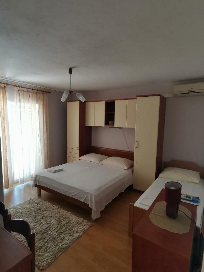 Apartments Moso Tucepi Exterior photo