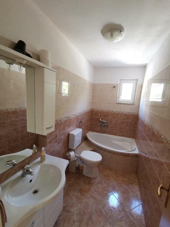 Apartments Moso Tucepi Exterior photo